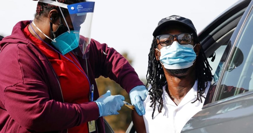 Association of SARS-CoV-2 vaccination status with risk of influenza-like illness and loss of workdays in healthcare workers