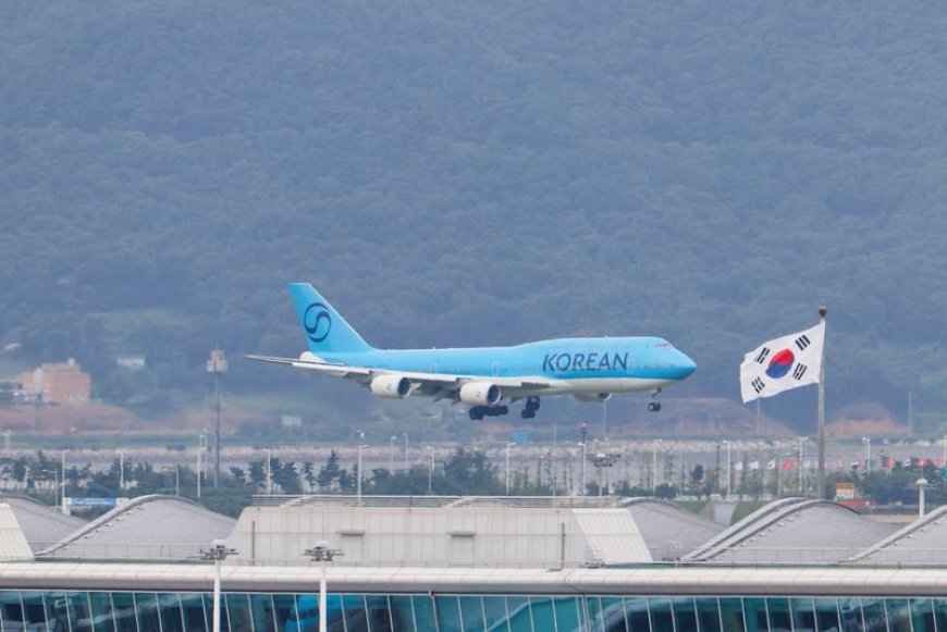 Plane carrying South Korean workers detained in US lands at Incheon airport