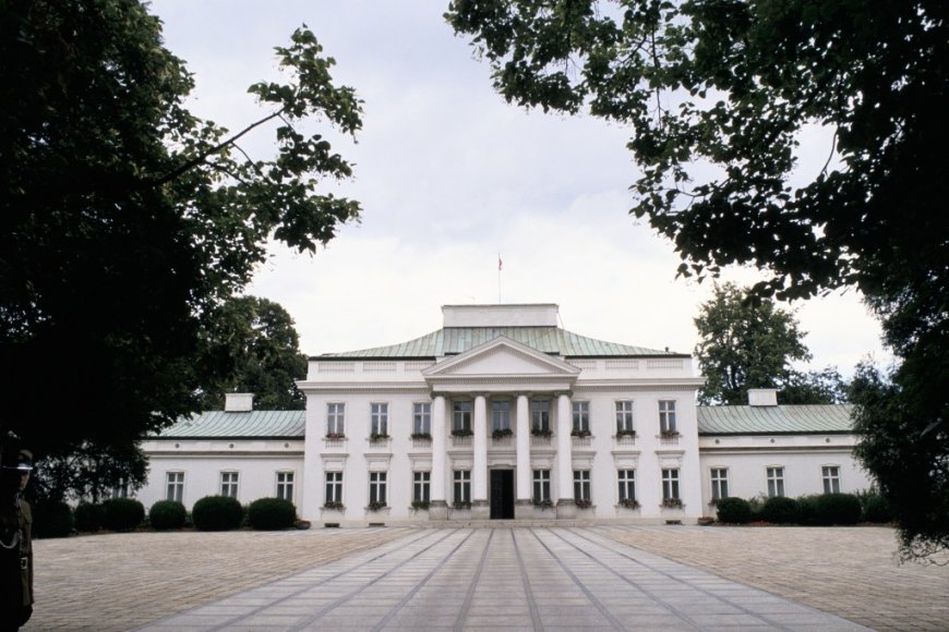 2 young suspects arrested after flying drone over Poland’s presidential palace following Russian incursion