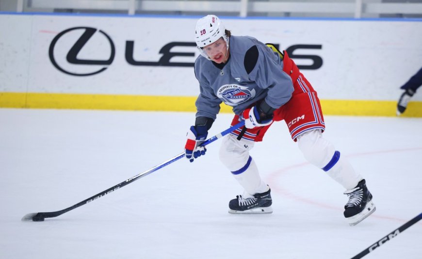 How Artemi Panarin is handling the Rangers contract questions hovering over him