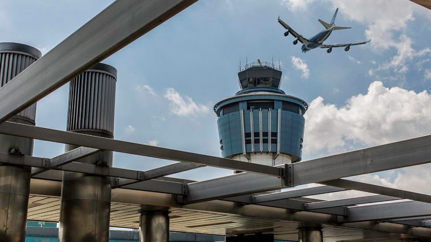 Two Delta regional jets collide on taxiway at LaGuardia Airport; 1 injured