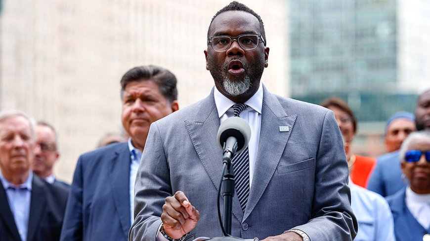 Chicago mayor creates 'ICE-free zones' to block federal agents from city property