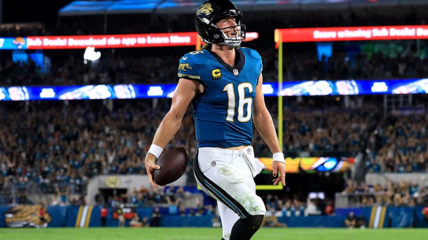 Trevor Lawrence's stumbling touchdown caps last-minute drive to give Jaguars win over Chiefs