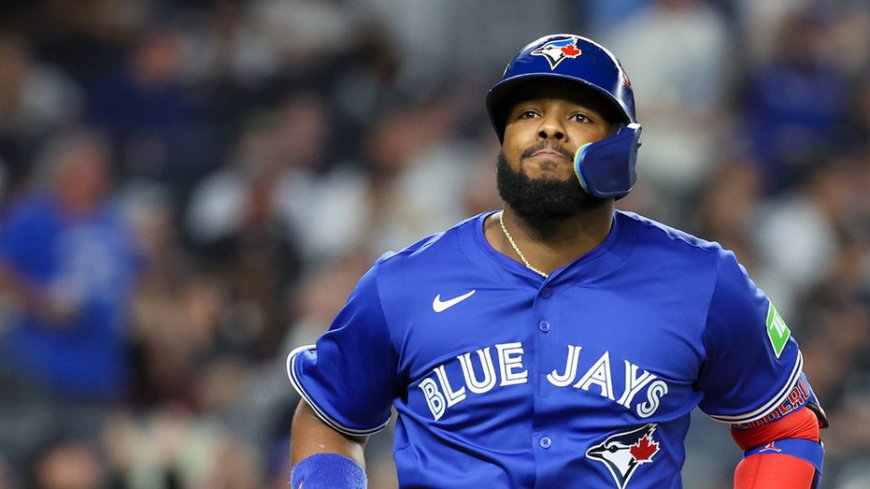 Yankees fan throws can at Vladimir Guerrero Jr's family before elimination: report