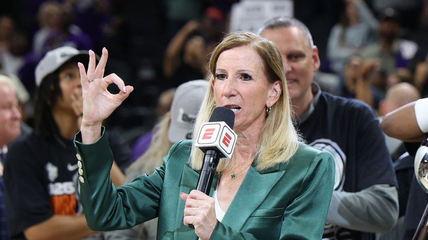 WNBA Commissioner Cathy Engelbert booed by crowd, flipped off while presenting WNBA championship trophy