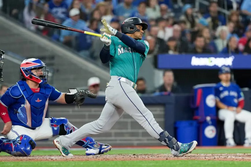 Mariners club Blue Jays, sprint out to 2-0 ALCS lead