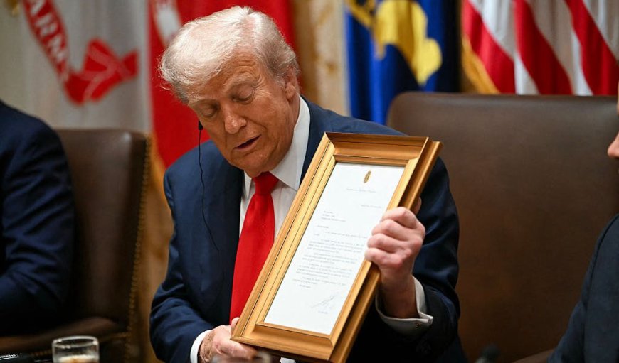 Argentina’s Milei Recognizes Trump’s Peace Legacy With White House Gift