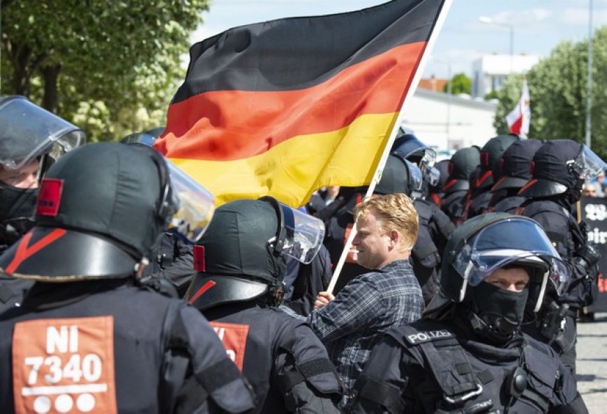 The Curious Stabbing Case of the German Mayor