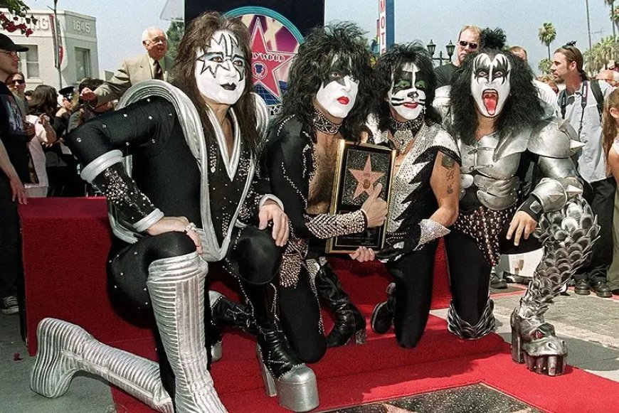 Founding KISS guitarist Ace Frehley dead at 74