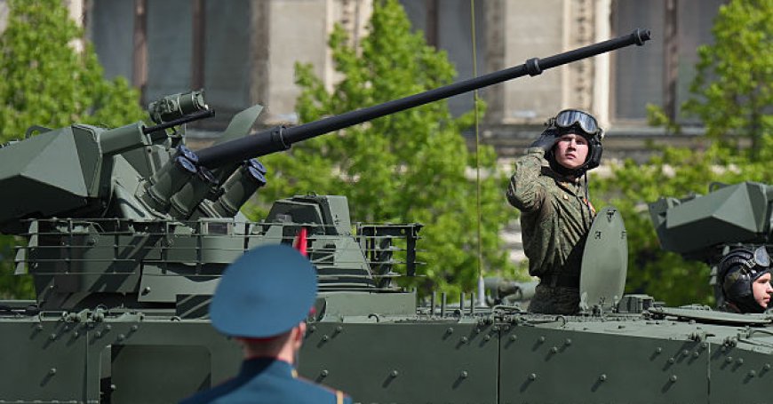 Russia Teases Major Defense Contracts to Incentivize India to Keep Buying Oil