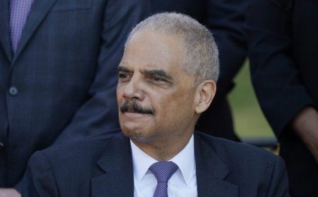 Holder pushes Democrats to consider reforming 'broken' Supreme Court