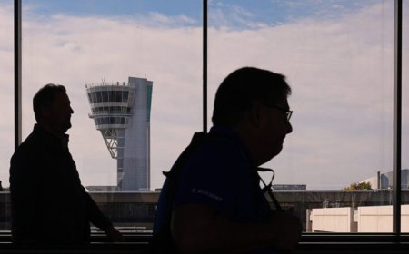 Live updates: FAA cuts flights; GOP worries as Democrats make gains in shutdown talks; Pelosi retires