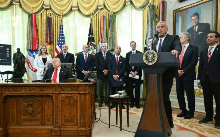 White House guest faints during Trump event in Oval Office