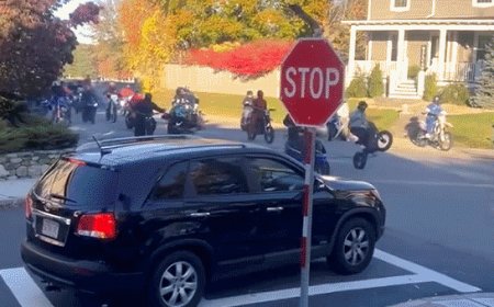 Massive street takeover disrupts town as 50-100 riders in 'chaotic groups' block city roads: police