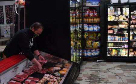 Consumer sentiment plunged in November to near-record lows