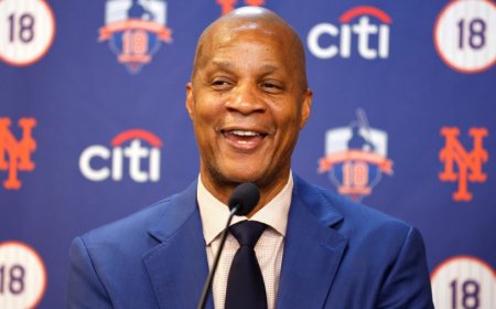 Trump pardons MLB legend Darryl Strawberry