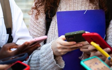 Mark Zuckerberg's Meta to Deactivate Instagram Accounts of Australian Teens Ahead of Social Media Ban