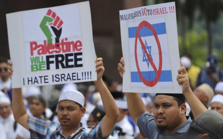 Manhattan Moment: Mob Descends on 135-Year-Old NYC Synagogue Screaming, 'Globalize the Intifada!'