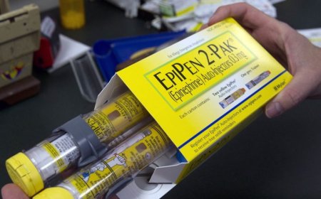 Congress considers bill to equip first responders with EpiPens