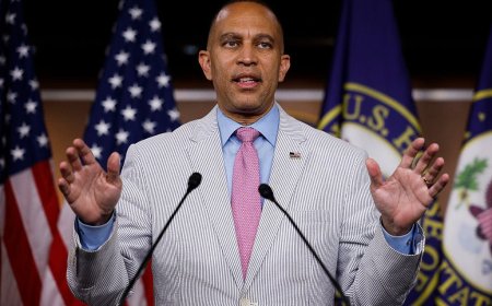 Hakeem Jeffries Earns Annoyed Eye Roll From CNBC Anchor