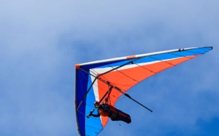 Hang-Glider Dies After Colliding with Paraglider, Crashes into Building Before Falling 11 Stories