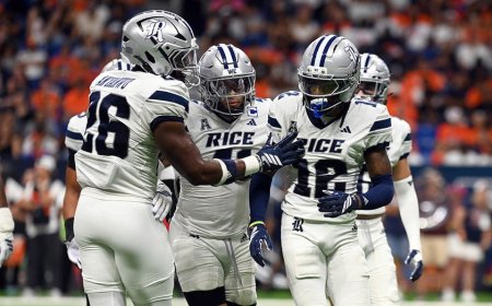 College football team entices students with free beer, ice cream ahead of big game