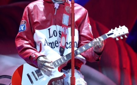 MGK dedicates ‘Lost Americana’ LA tour show to his daughters: ‘My two baby girls’