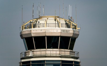 FAA warns pilots flying over Venezuela to 'exercise caution' amid military turmoil