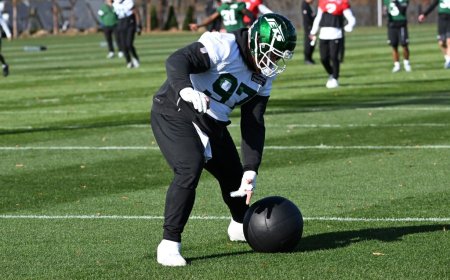 Harrison Phillips showing Jets what playing through pain looks like