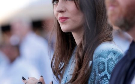 Jordon Hudson takes in UNC warmups from sideline before Bill Belichick’s squad loses to Duke