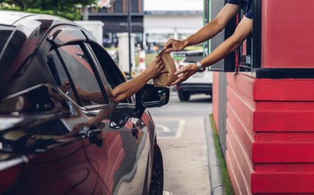 Which fast food restaurants will be open for Thanksgiving?