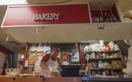 Pickwick and Cherry partners with customers to provide Thanksgiving pies for homeless dinners