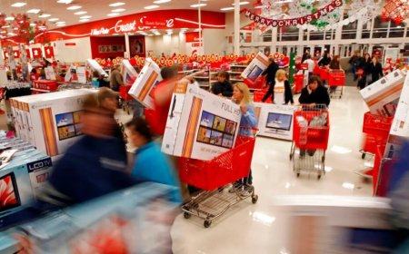 Holiday spending expected to reach record highs this year