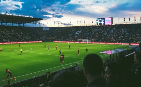 Ajax’s Struggles Continue as Benfica Claims a Needed Win