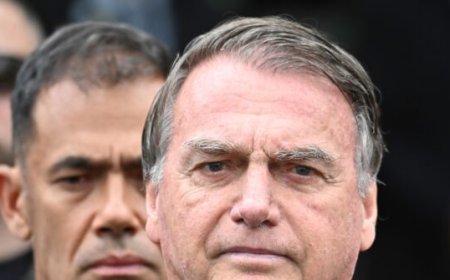 Cancer-Stricken Jair Bolsonaro Begins 27-Year Prison Sentence