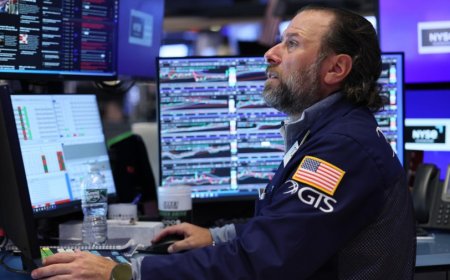 Stocks whipsaw amid AI bubble fears, Fed uncertainty