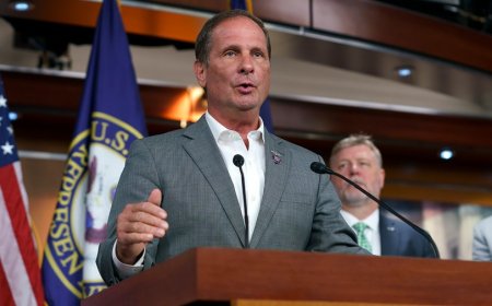 Former congressmen launch super PACs backing AI safeguards