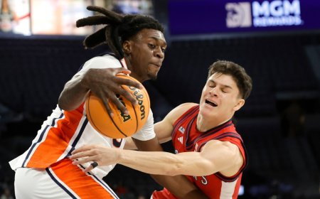 St. John’s Dylan Darling plays limited minutes due to hamstring injury
