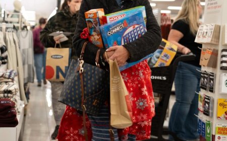 Holiday shoppers looking for ways to stretch a dollar