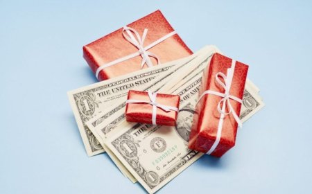 Is giftflation blowing up your holiday budget? Here's how to fight it.