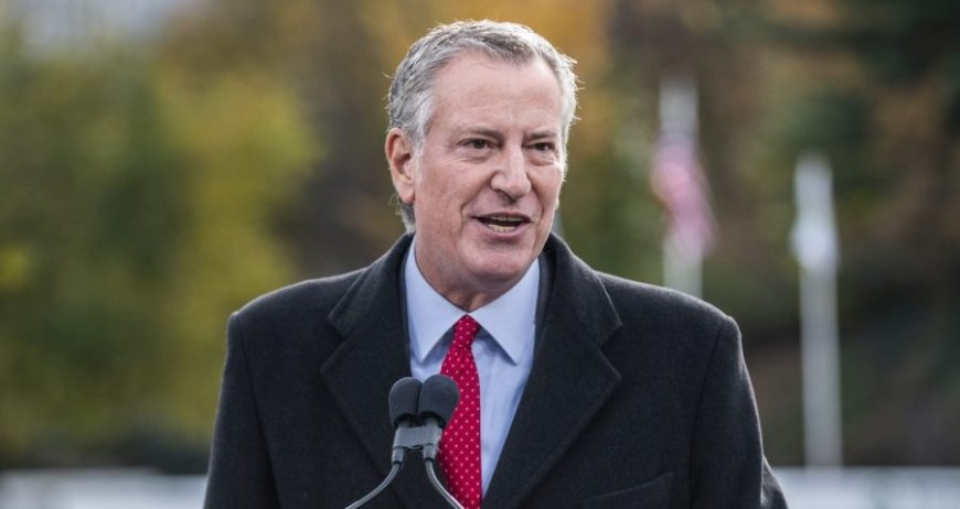 De Blasio touts vote for Mamdani in 'Hot Girls for Zohran' shirt