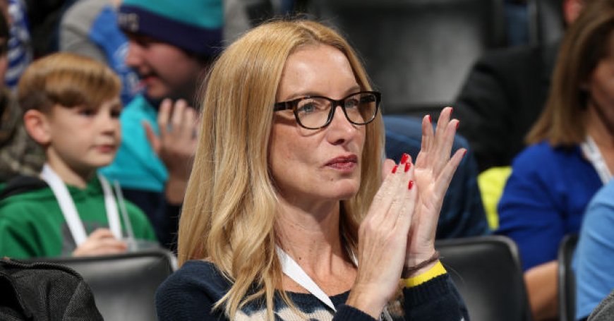 Leftist Podcaster Jennifer Welch Bashes 'Crusty White People' at Mamdani Victory Party: U.S. Has 'No Culture Except for Multiculturalism'