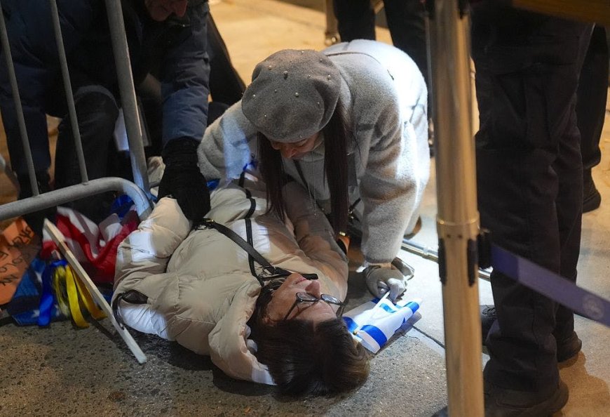 Pro-Palestinian Protesters Block Manhattan Synagogue, Hurl Threats, Anti-Jewish Slurs