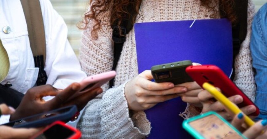 Mark Zuckerberg's Meta to Deactivate Instagram Accounts of Australian Teens Ahead of Social Media Ban