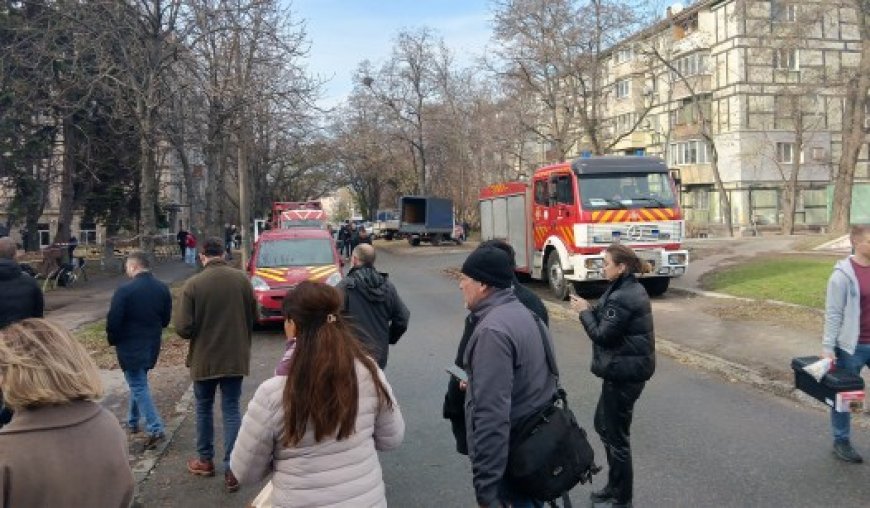 On the Ground in Dnipro, Ukraine, as the Russians Advance