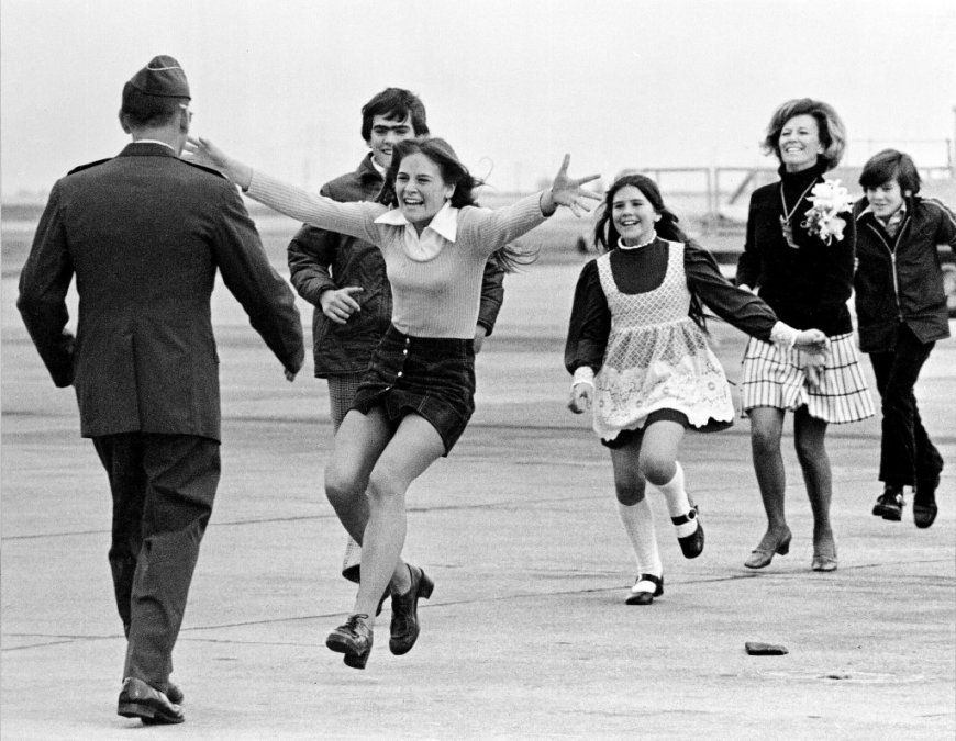 Vietnam POW seen reuniting with his family in joyous Pulitzer Prize-winning photo dead at 92