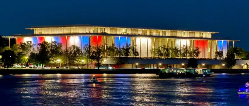 Lib Columnist Melts Down Hearing National Anthem In Nation’s Capital