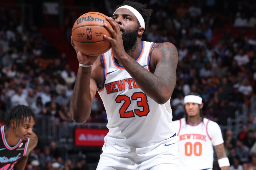 Mitchell Robinson’s discouraging free-throw returns keeping him on Knicks bench in crunch time
