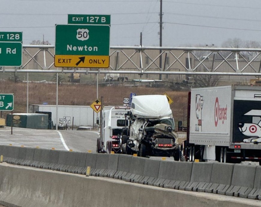 Three-semi pileup crash closes Kansas Turnpike