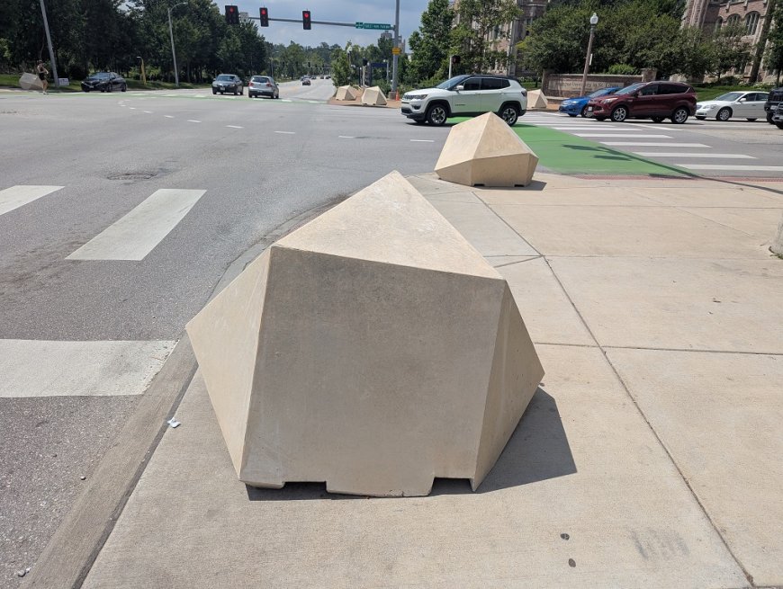 Update: Bollards at Skinker and Forest Park Parkway Needed